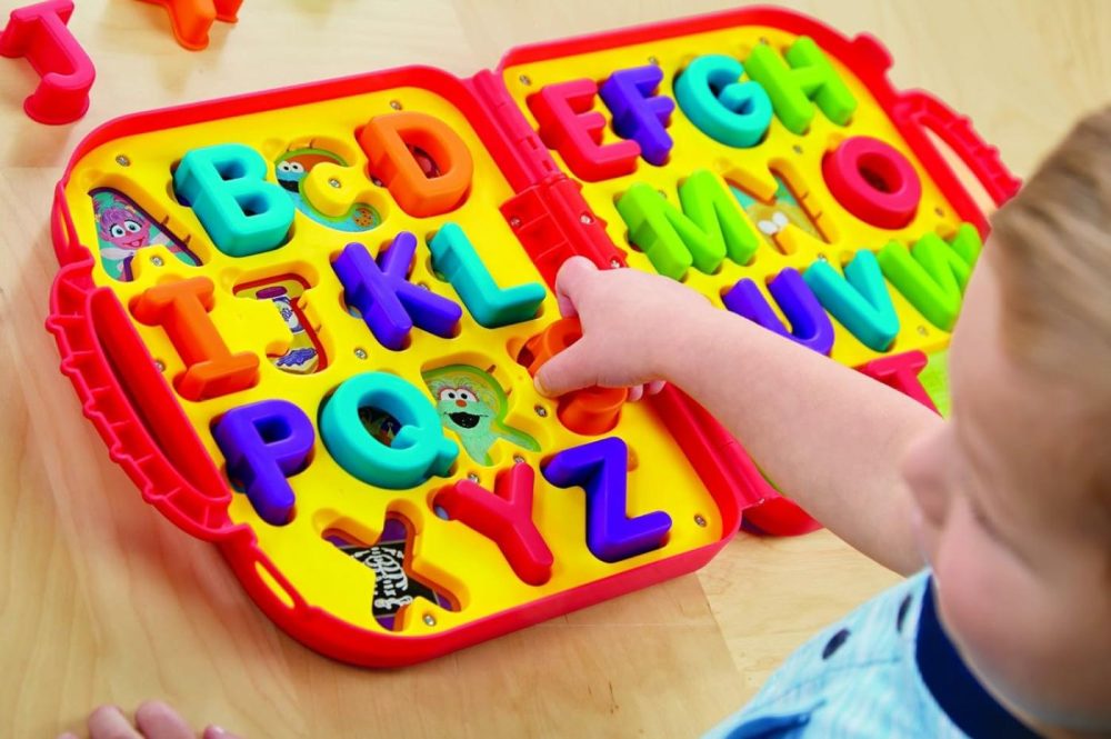 Elmo’s On The Go Letters  24 X 36 Inch  |  Magnetic Letters & Words All Toys Magnetic Letters & Words